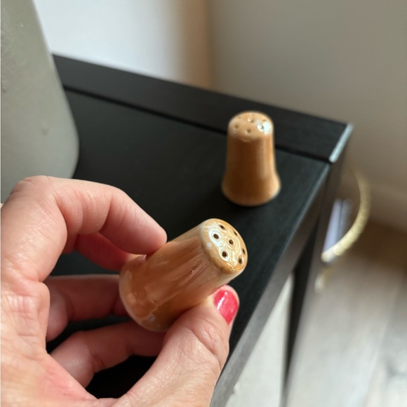 Vintage Lusterware Mini Salt & Pepper Shakers - Iridescent Orange / Peach Japan - Picture 10 of 15